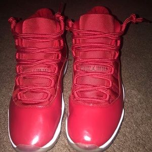 Jordan 11 Gym red
